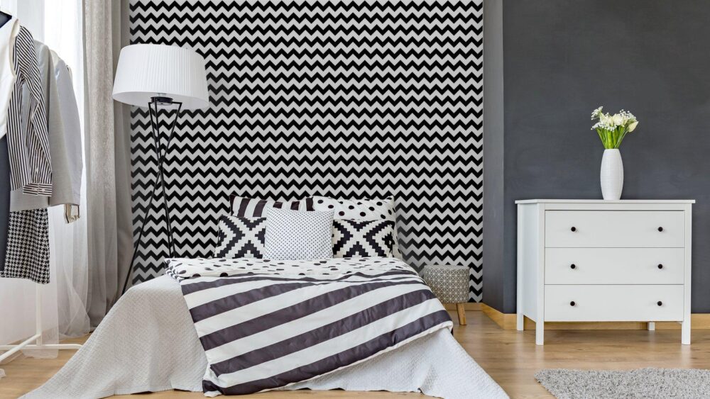 Cama tapizada con estampado en líneas zigzag negro y blanco, 180 x 200 cm